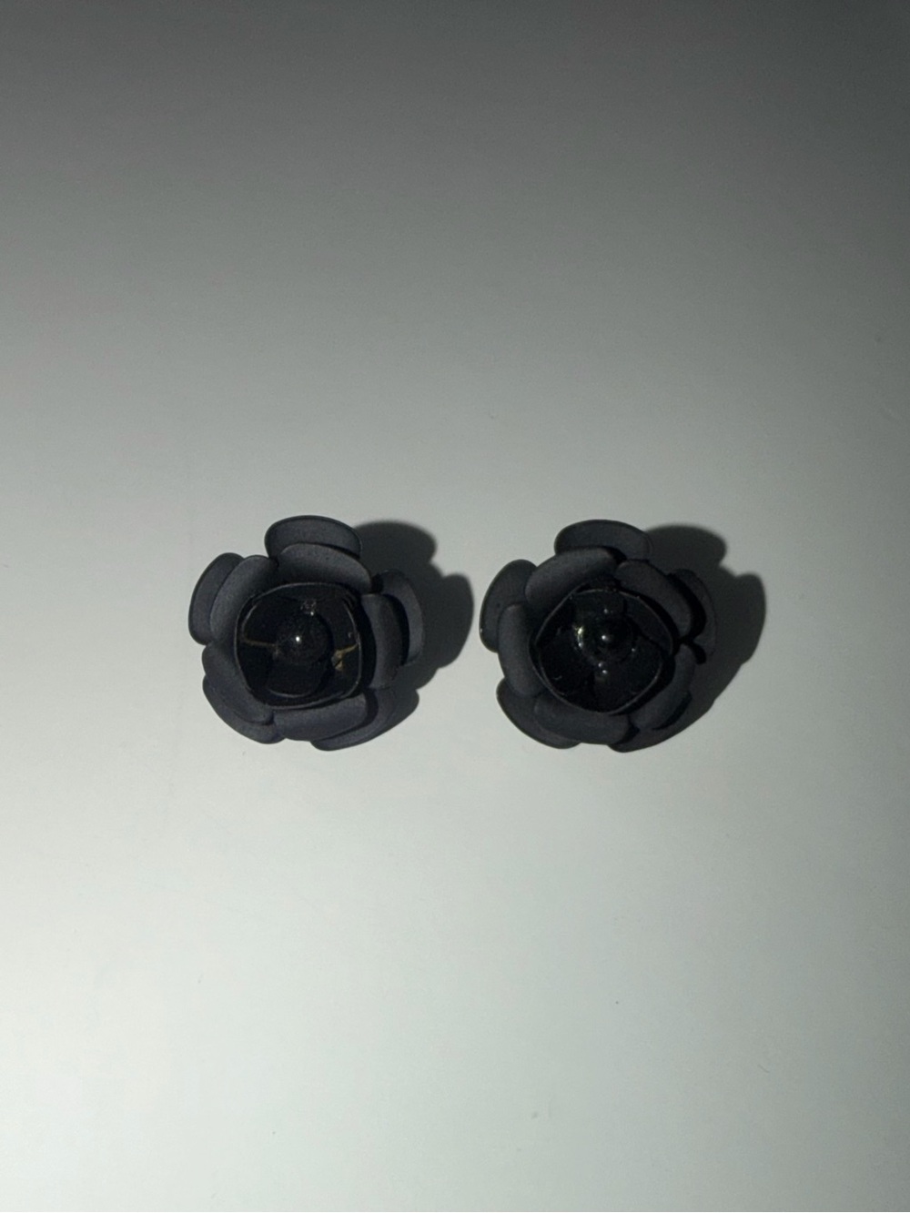 STUNNING MATTE BLACK CAMELLIA FLOWER ACCESSORIES